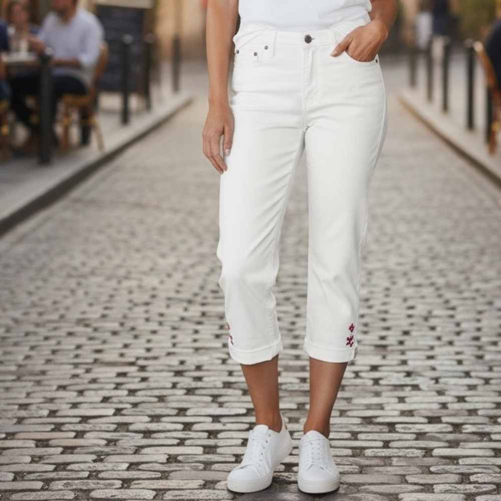 NYDJ White 5 Pocket Stretch Cuffed Crops with Crystal Detail Size 18W